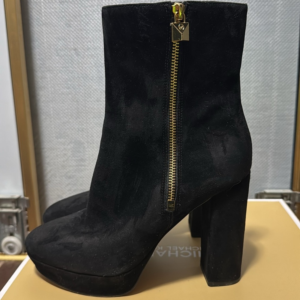 Michael Kors Platform Black Booties. - Picture 2 of 7